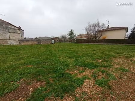 terrain 780 m² angouleme