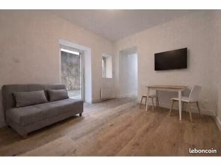 joli studio rénové 20 m2 - avec cour