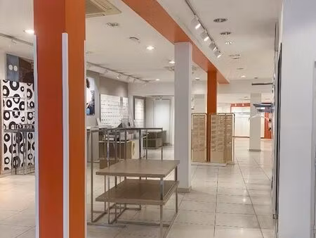 local commercial 275 m² + réserve 90 m² – centre-ville – grande vitrine