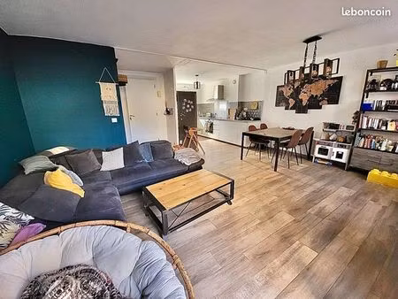 à vendre – appartement t3 de 68 86 m² en rez-de-jardin avec garage  à deux pas du centre-v