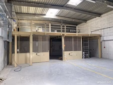 local bureaux 706 m²