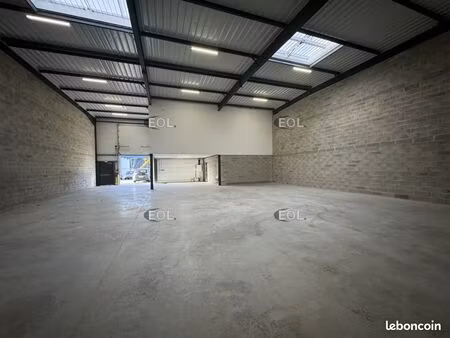 local d'activité 402 m²