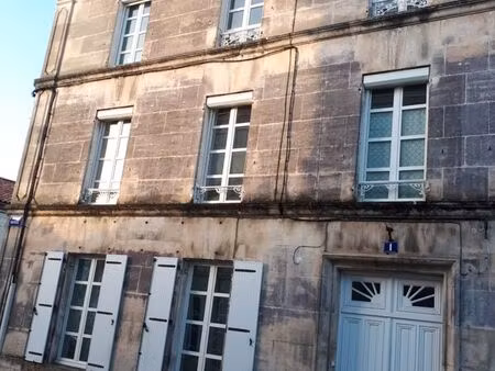 a vendre  maison de ville de 132m2 à jarnac