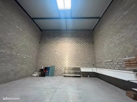 local d'activité 207 m²