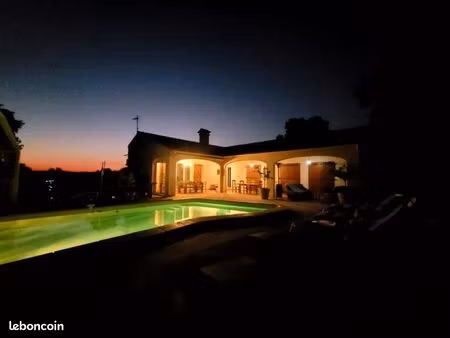 propriété rare :villa avec piscine et 3 dépendances locatives – un placement idéal