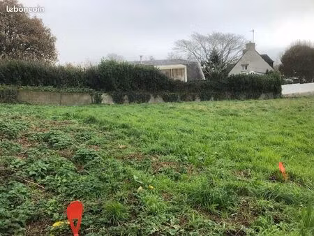 vends terrain à bâtir