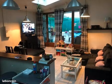 loue 2 pieces centre ville bougival