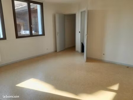 t2 de 56 80m2 traversant