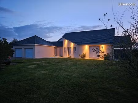 maison moderne t5 de plain-pied avec piscine  double garage – 173 m² habitables