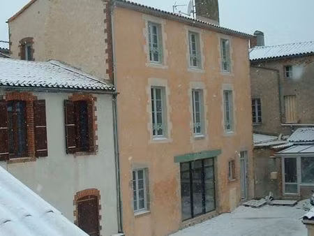 à louer – appartement en rdc à essarts en bocage (vendée)