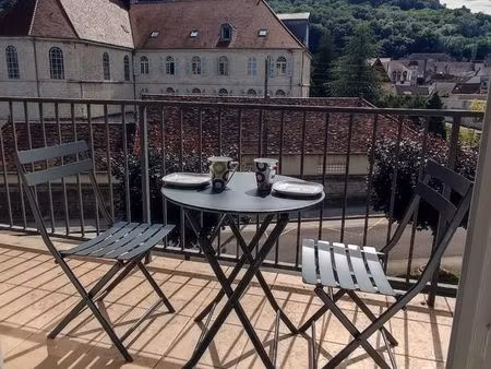 f3 meublé lumineux avec balcon