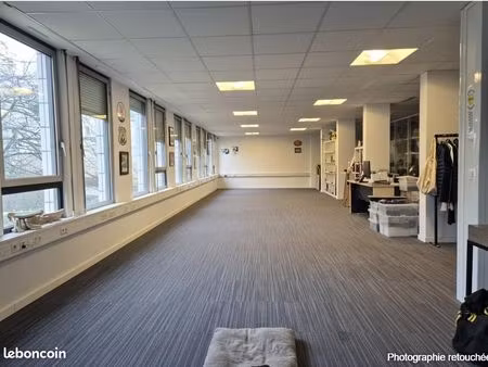 bureau 207 m²