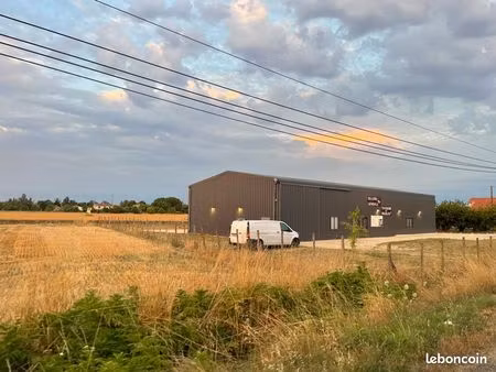location d'un local hangar 130m2 pour un usage d’atelier ou de stockage / entrepôt / local