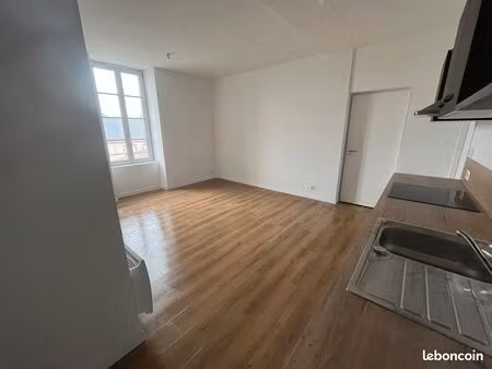 appartement 3 pièces lumineux en plein centre-ville des herbiers