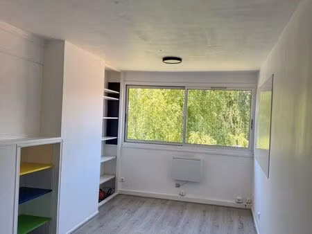 bureau 13 m² + parking – accès 24/24 – disponible immédiatement