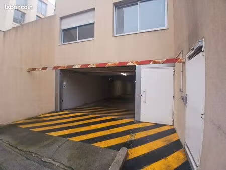 garage à louer montaury