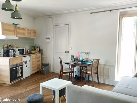 loue studio meublé 25 m2  700 euros à cormeilles en vexin proche pontoise. 50 min de st la