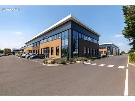 local bureaux 797 m²