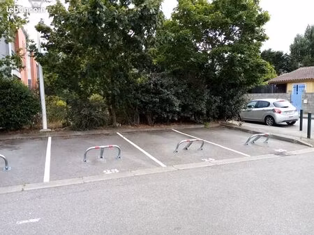 lot 6 places parking blagnac proche aéroport (ou à l'unité)