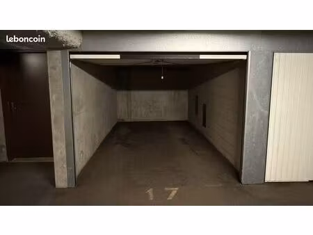 box fermé à louer – 13 m² – saint-jean-de-la-ruelle