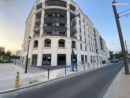 local commercial 122 m²