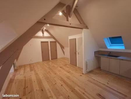 t2 rénové – centre beaumont-le-roger – état neuf