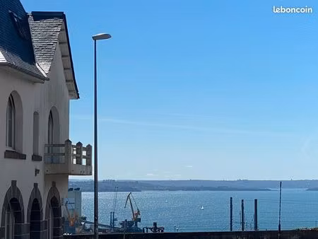 bureau fermé au rdc avec espaces partagés