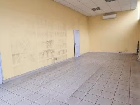local commercial 49 m²
