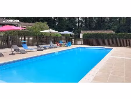 opportunité rare : 3 gîtes 3★ + grande piscine sur 1 5 ha  propriété avec bon potentiel lo