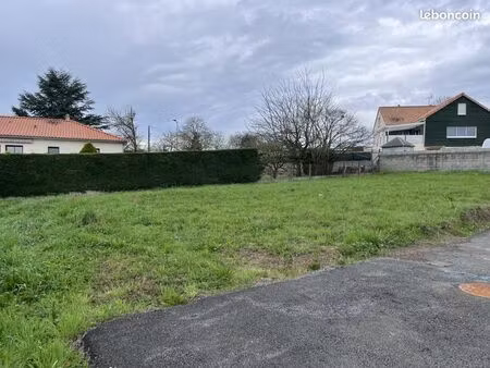 terrain 400 m² saint pierre montlimart