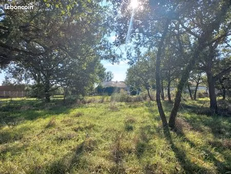 terrain 820 m² larra