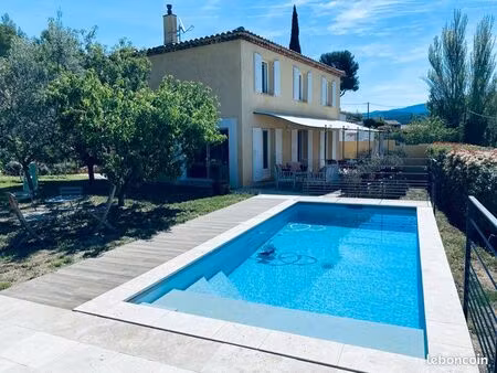 villa avec piscine  sur les hauteurs du village  vue dégagée  calme et ensoleillée et proc