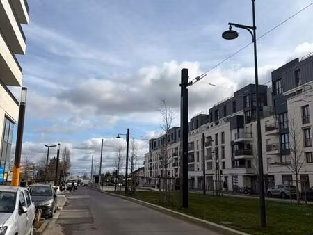 local commercial 235 m²