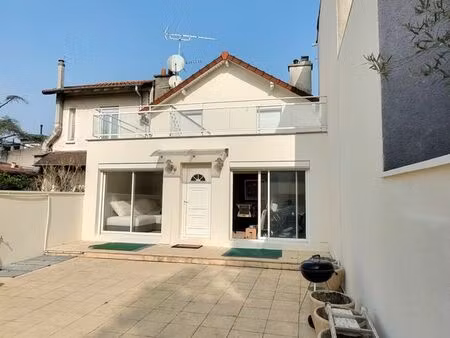 saint-cloud – rue de garches – pavillon familial 134 m² + 25 m² de studio