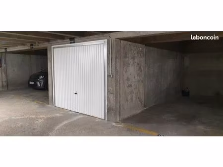 place de parking boxée en s/sol