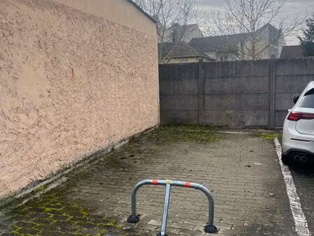 loue place de parking extérieur