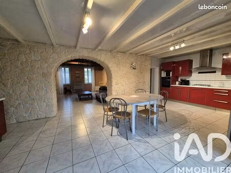 maison 9 pièces 259 m²