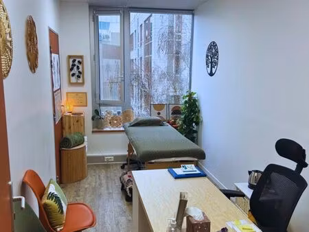 cabinet bien-être : très bien situé  proche la défense