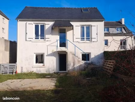 maison avec jardin  100m du halage  300m des commerces et bus libre au 30 avril