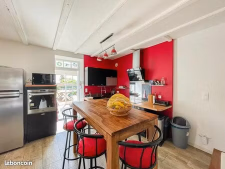 ? maison familiale rénovée 6 pièces + véranda + dépendances + terrain constructible