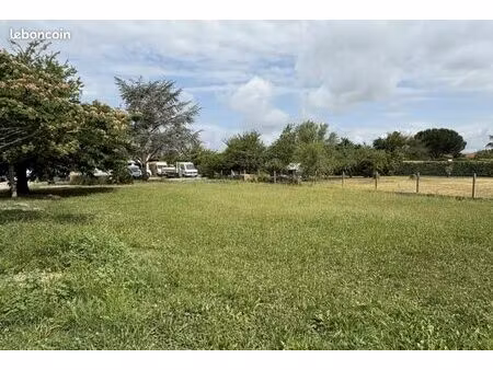 terrain 789 m² la salvetat saint gilles