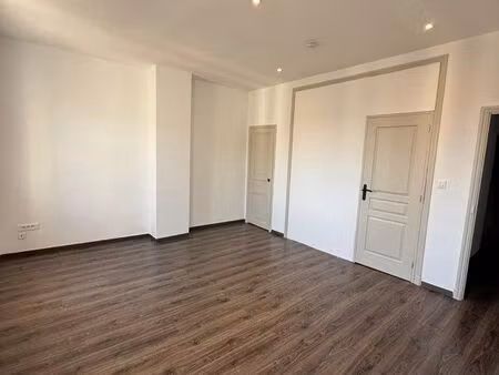 t2 lumineux 43m2 + cave