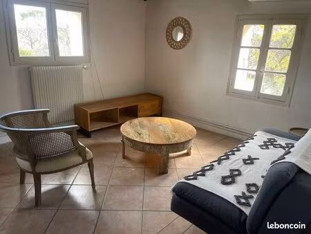 t2 meublé avec parking privé – résidence sécurisée avec jardin – fayence