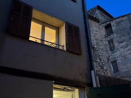 location maison de village