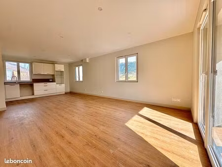 t4 refait à neuf + jardin et parkings