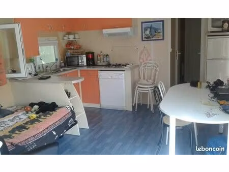 av mobilhome sur emplacement en dordogne