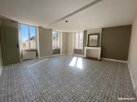 grand t2 lumineux de 61 m² avec courette privative – almenêches