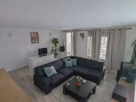 grand t2 à louer à partir du 25 avril