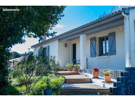 maison familiale  rénovée en 2023 - 195 m2 - jardin  terrasse  piscine - au calme - proche