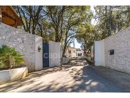 maison 9 pièces 330 m²